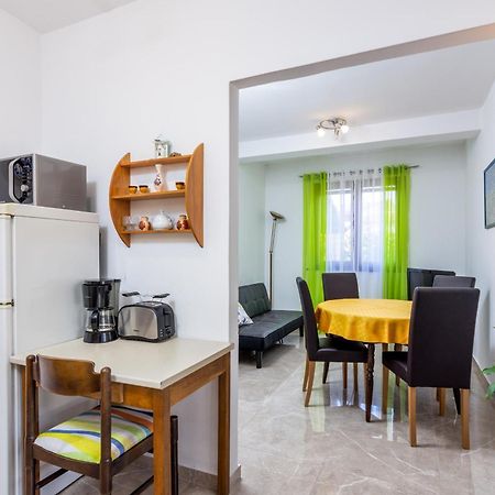 Apartments With A Parking Space Medulin - 7494 Room photo